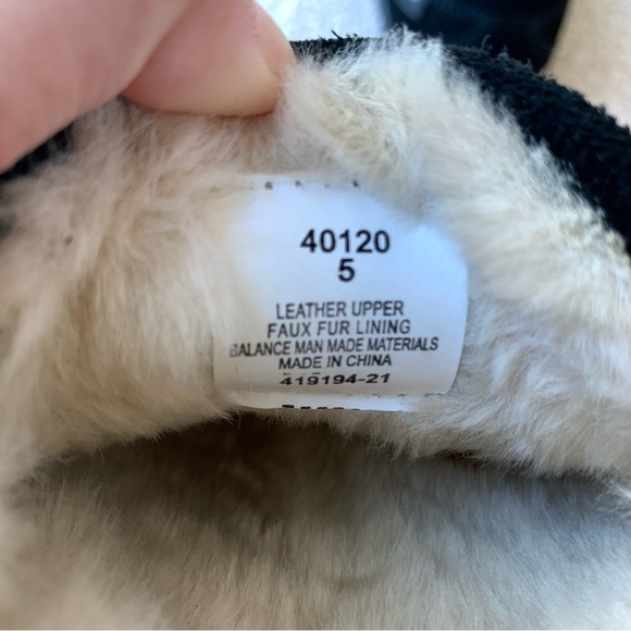 Women’s Minnetonka Tempe Moccasins, Black (Size 5) - Picture 4 of 5